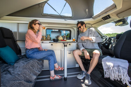 Le Panama P10 héberge dans son toit relevable un lit double 120 x 200 cm