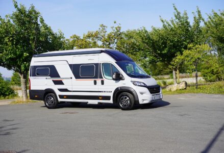 Avec le toit, la hauteur générale passe à 2,73 m. Autre conséquence, l'impact sur la charge utile n'est pas neutre (- 130 kg).