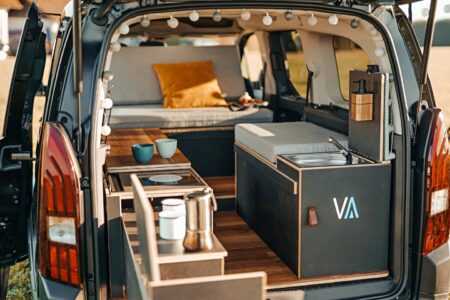 Un espace cosy où l'on peut se mouvoir grâce au toit relevable