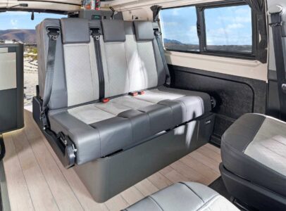 La banquette 3 places ne condamne pas la circulation intérieure.