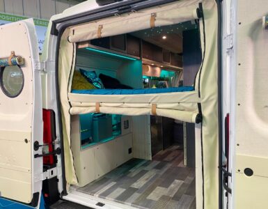 On peut isoler séparément la soute de la chambre à l'aide d'un rideau zippé.