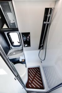 Nouvelle salle d'eau avec vasque en pierre acrylique