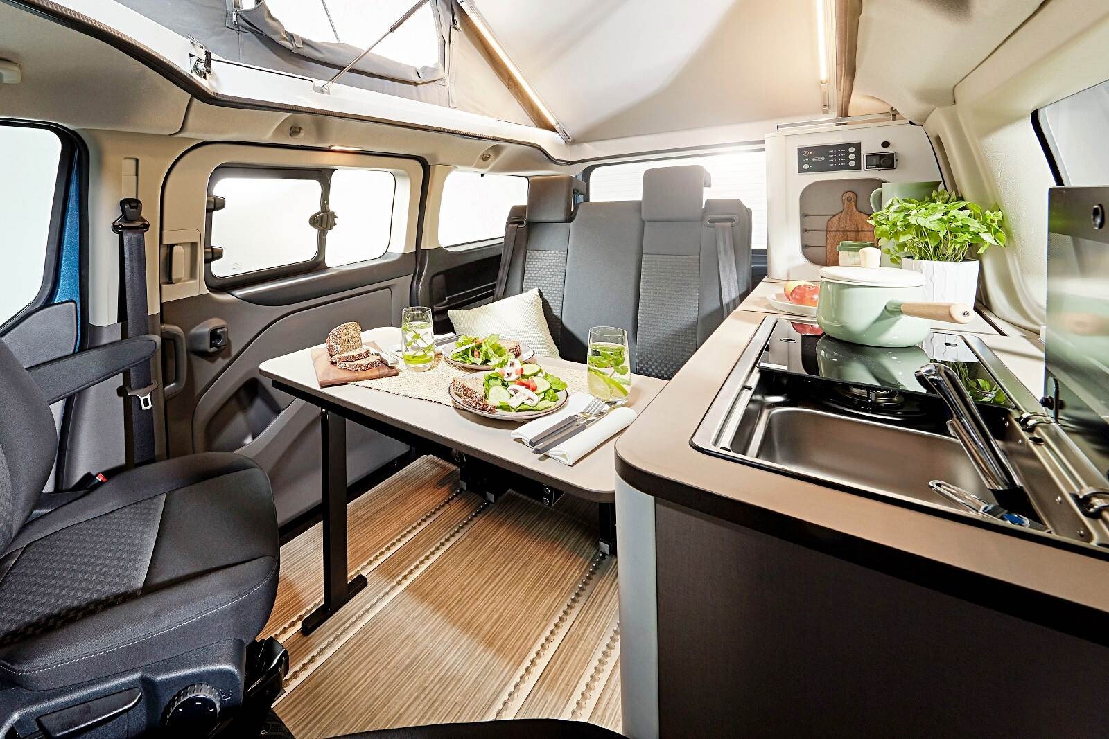 Bürstner Copa (4,97 m) Aménagement Bürstner Copa sur Ford Transit Custom