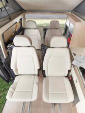 Campérêve Cap Coast (4,97 m). 4 sièges entièrement escamotables sur rails, jusqu'à 6 places carte grise Campérêve avec sièges sur rails