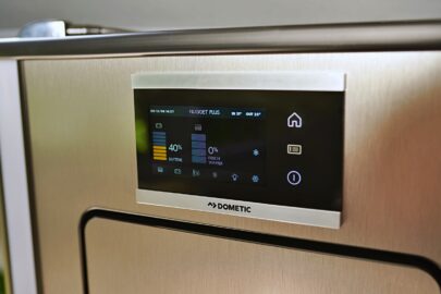 Le nouveau panneau de commande à écran tactile couleur équipe toute la gamme Nugget et Nugget Plus 2022