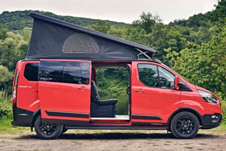 Deux portes latérales de série équipent de série les Nugget et Nugget Plus Trail