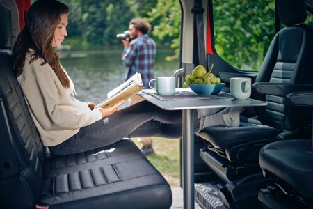 La banquette 3 places se transforme en lit 2 places (191 x 130 cm). Les assises du Trail sont en cuir intégral