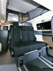 Randger R530 (5,34 m). Salle d'eau arrière et banquette 3 places convertible Van Randger sur Ford Custom