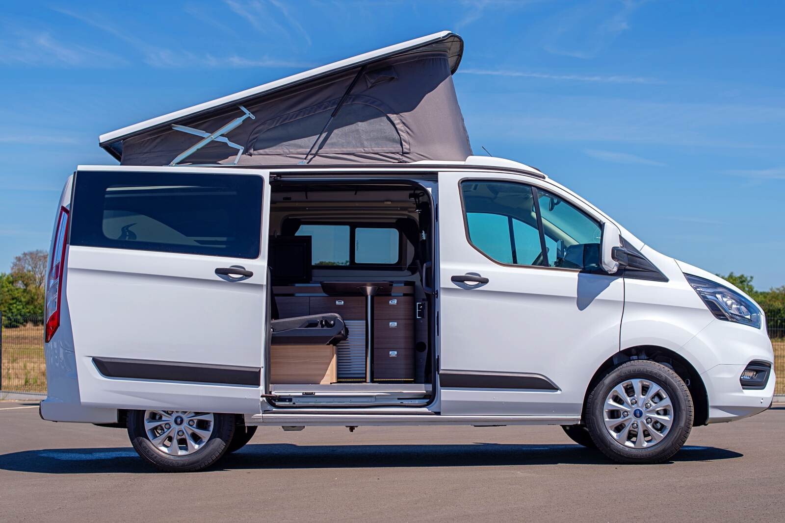 Stylevan Emotion Auckland (4,97 m) van Ford Stylevan Auckland avec toit relevable