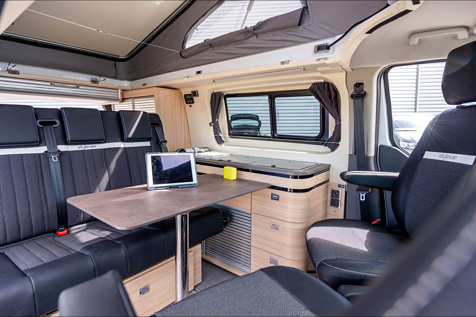 Stylevan Emotion Auckland (4,97 m) banquette et dinette du Stylevan Auckland