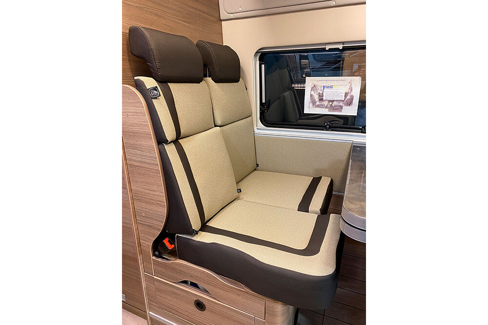 Knaus Boxlife 630 ME – Chaque assise de la banquette est indépendante. On peut en régler la profondeur.