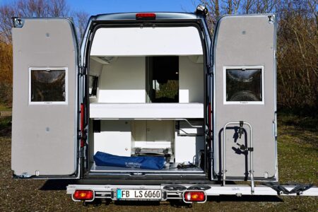 Grands volumes intérieurs, isolation des parois, porte-vélos, l'Avanti F est paré pour l'aventure.