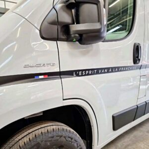 La devise de Vanrêva revendique son ancrage français en pays périgourdin