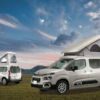 Berlingo en édition "Camper Soleil", avec un lit de 190 x 120 cm dans le toit redevable. Le véhicule mesure 4,40m de long pour 1,90m de haut.