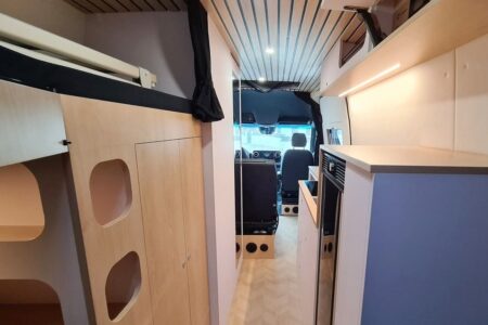 Les 7 mètres du Sprinter long permettent de conserver un habitacle aéré.