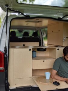 Élégant et fonctionnel. Un aménagement sur Mercedes Vito..