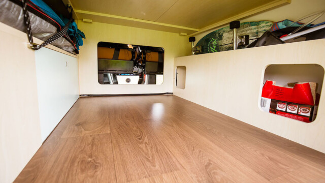 La soute mesure 140 cm de long sur 90 cm de large et 60 cm de haut.