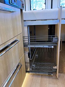 Le panier filaire est situé juste sous le réchaud