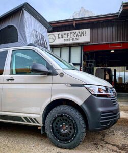 Enfin, un 3ème modèle surprise sera dévoilé au Camper Van Week-End, un VW T6.1 offroad !