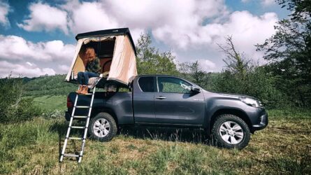 Le Toyota Hilux devient un véhicule de loisirs en un tournemain