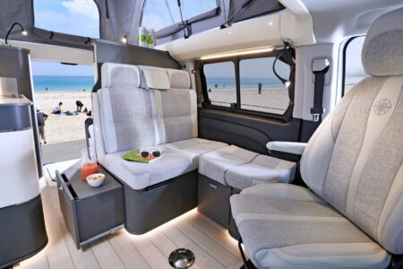 Pour sa collection 2023, Westfalia a fait appel a un sellier choletais fournisseur de bagages de luxe. Les broderies sont plus résistantes et la sellerie "Missouri" en bi-matière moins salissante.