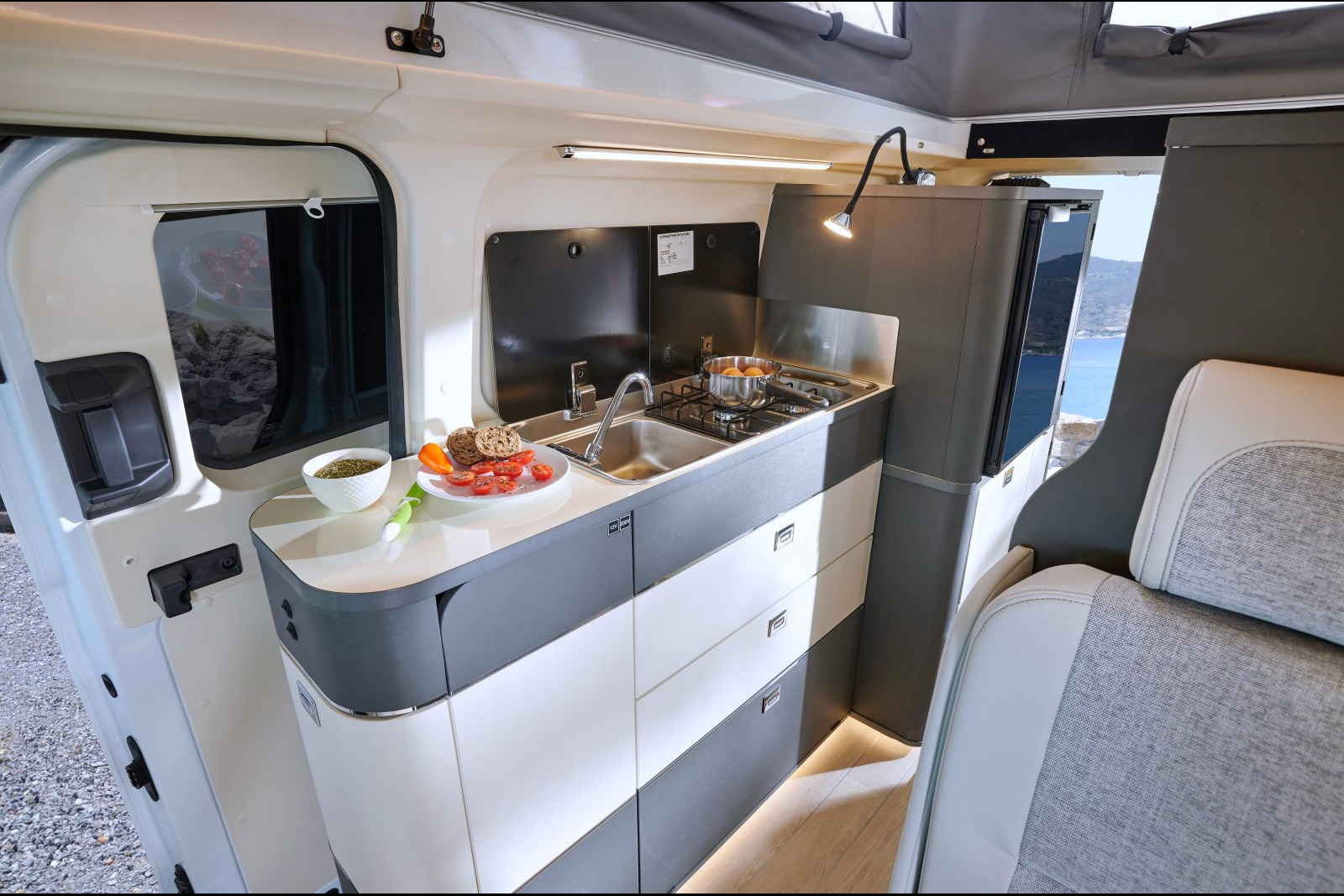 La cuisine associe une esthétique irréprochable et un bel espace de travail