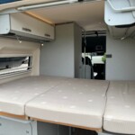 Des extensions latérales augmentent les dimensions du lit.