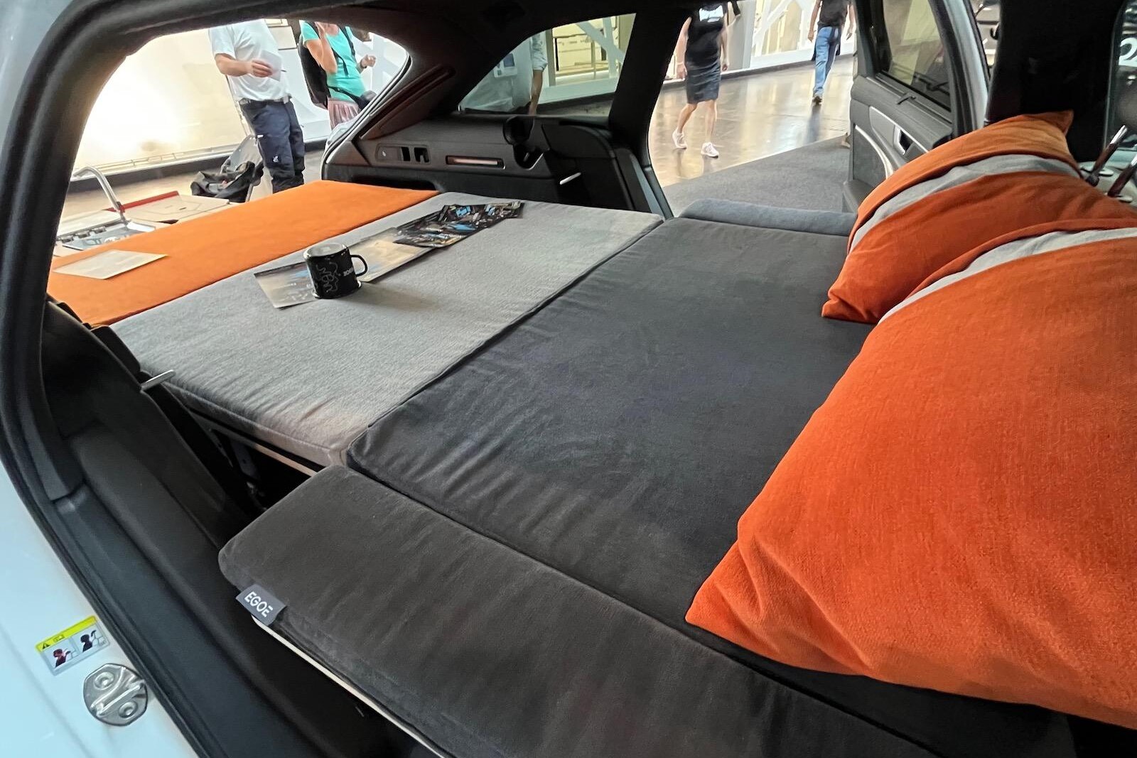 Deux ailettes permettent d’élargir le couchage, à hauteur d’épaules (+15 cm de chaque côté). Chacune d'elle mesure 70 cm de long.