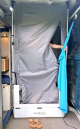 Une vraie douche étanche et spacieuse