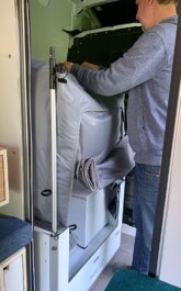 La structure et le rideau de douche sont extensibles et réglables en hauteur