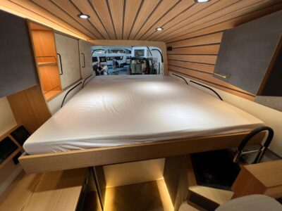 KIWI SENJA - le lit haut s'étire dans la longueur.