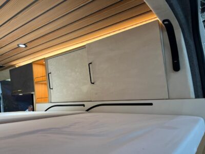 KIWI SENJA - placards sous plafond.