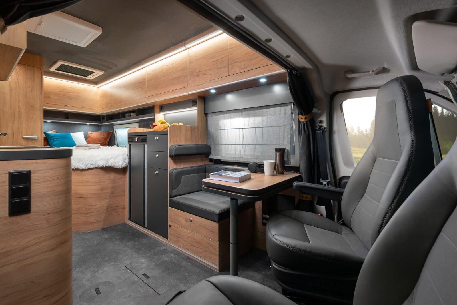 L'Explorer 2X est pensé autour d'un spacieux volume central dégagé de tout aménagement.