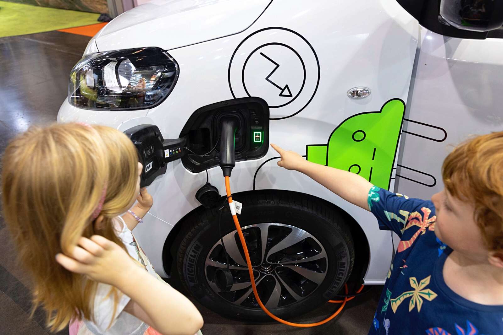 Le câble de chargement Mode 2 & 3, alimente la batterie 75 kWh (photo : Messe Düsseldorf / ctillmann)