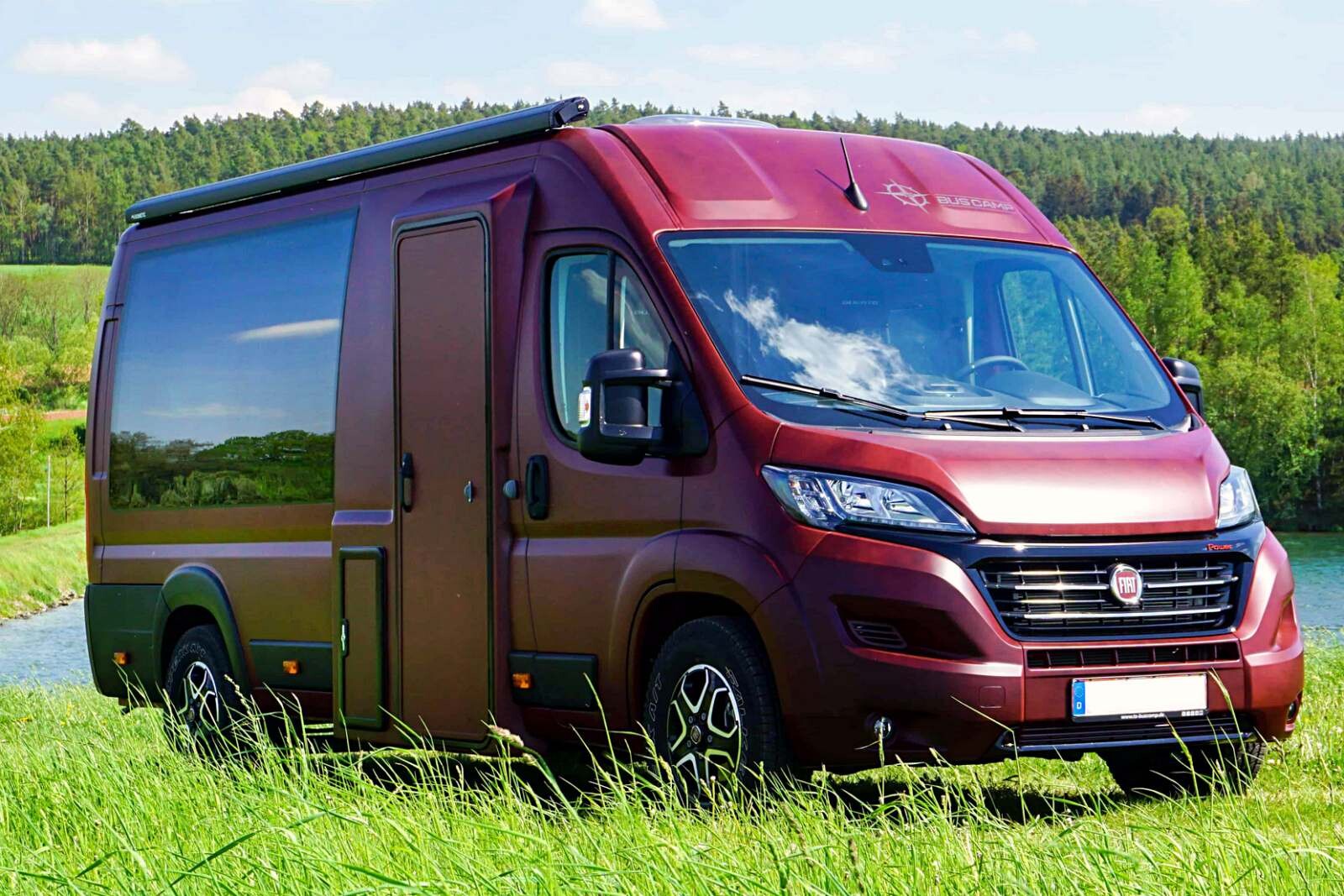 Le Tipi XL est développé sur Fiat Ducato (6,36 m), de conception similaire une version Tipi existe en 5,99 m