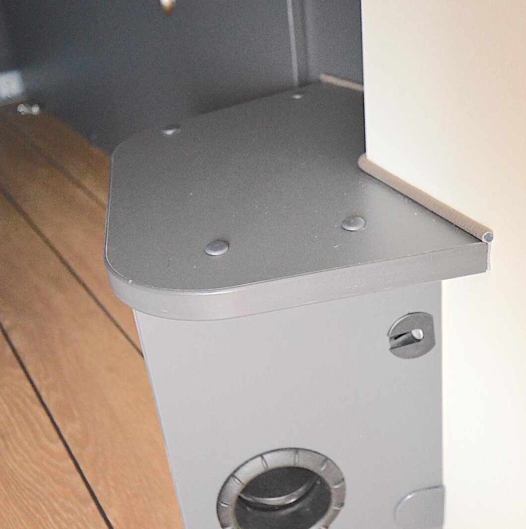 Marche d'accès au lit de 16 cm de haut.