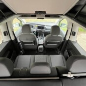 Reimo Weekender 2 - un véhicule adapté aux usages du quotidien, grâce à ses 5 places et les portes coulissantes.