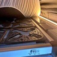 Tout le confort d'un sommier Froli, le matelas est ignifuge et déhoussable.