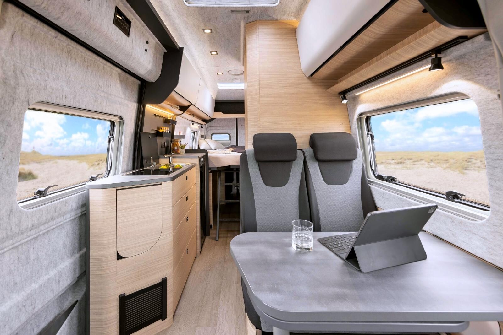 Le Maxia Van 680 ET possède bien une banquette, mais à y regarder de plus près elle n'intègre pas de ceintures de sécurité.