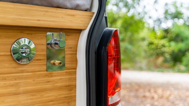 Raccord pour la douchette extérieure avec mitigeur.