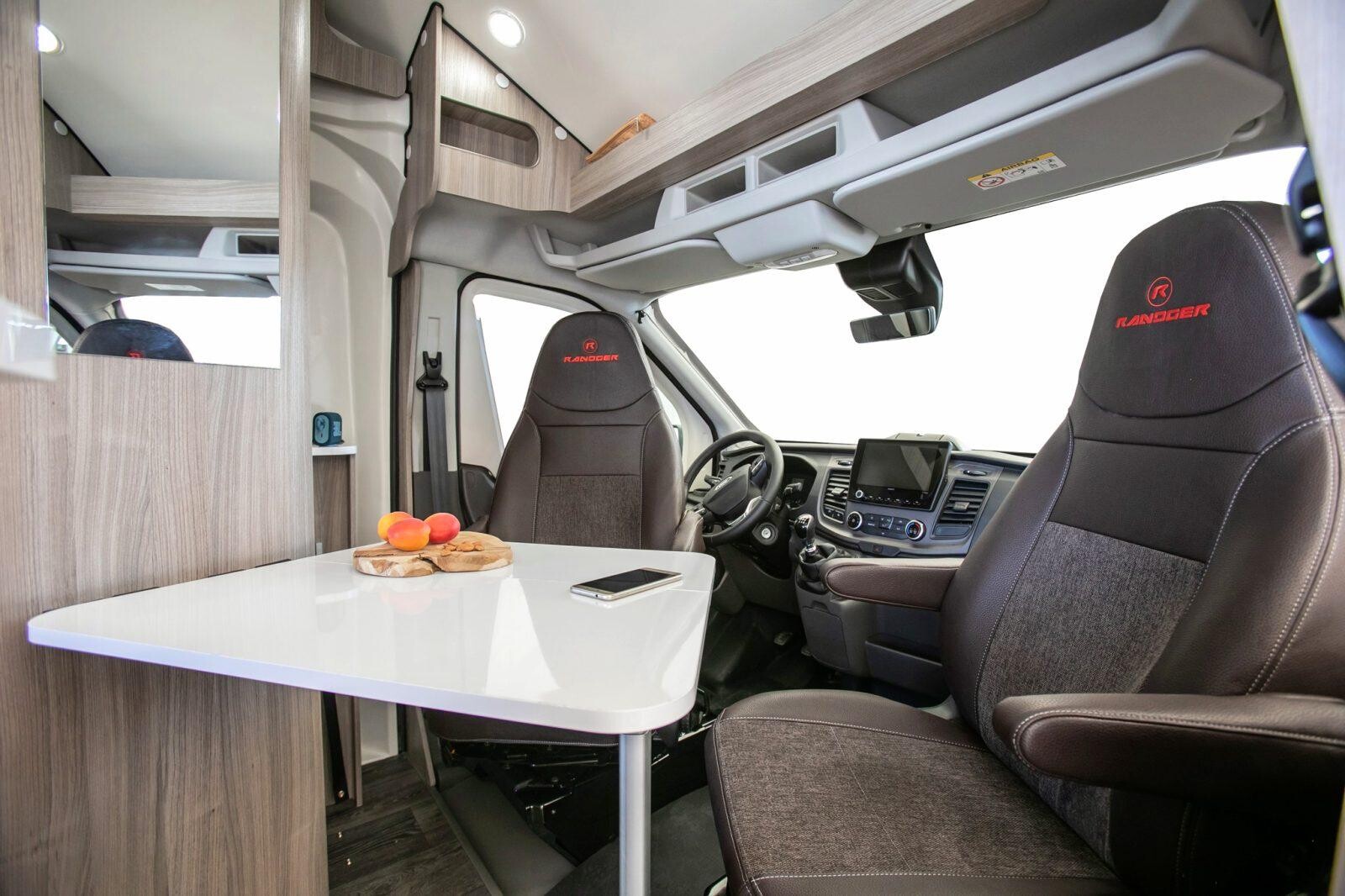 Les deux sièges cabine sont les seules places assises du nouveau Randger R570 4x4.