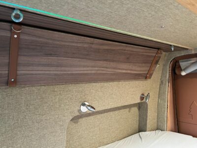 Carriage-RV Hyperion - discret placard souple en tissu et fond rigide.