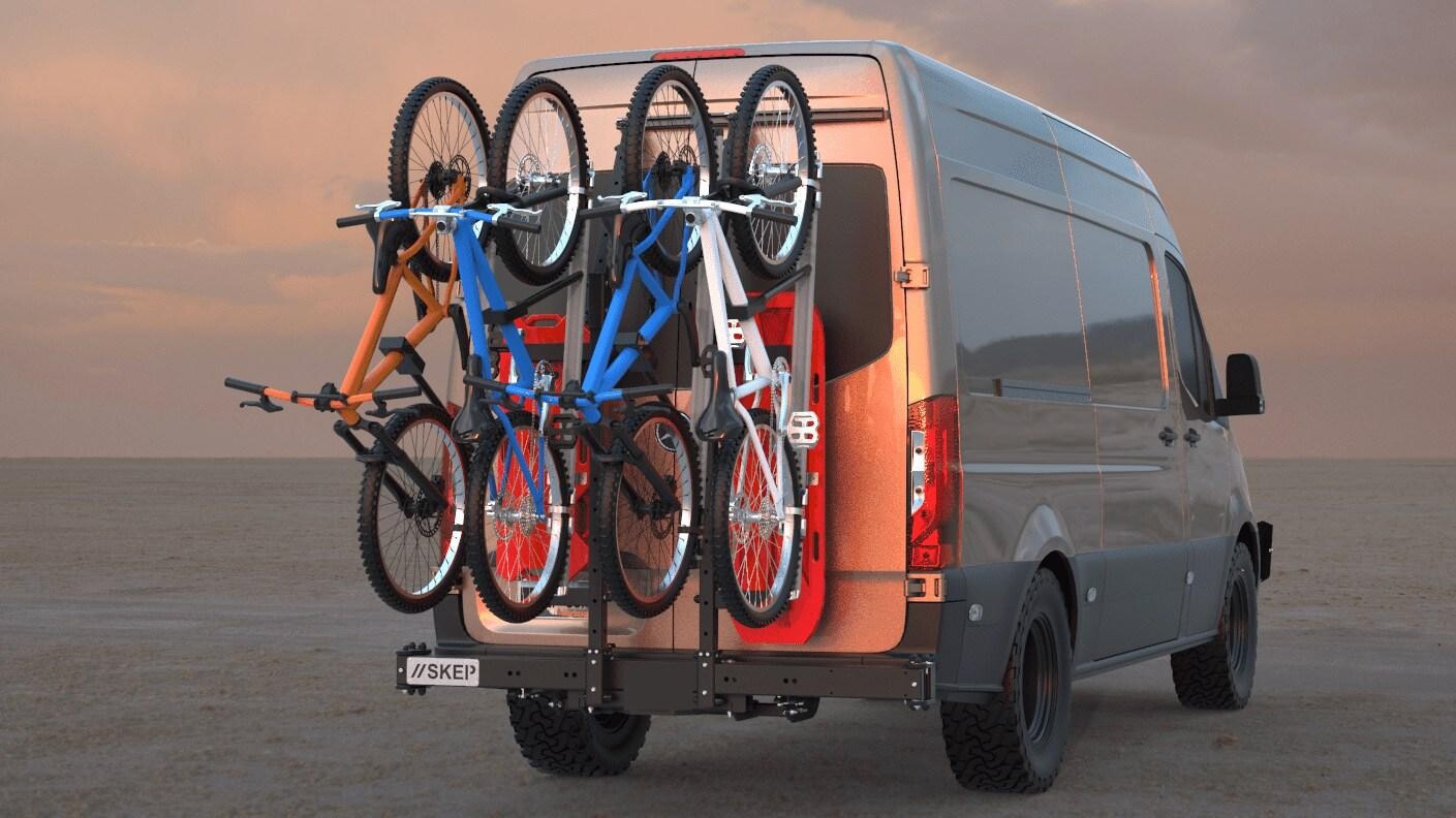 ...en témoigne cette maquette d'un campervan transportant 4 vélos adultes verticalement !