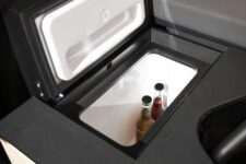 Sa capacité est de 40 litres. ? Mercedes-Benz