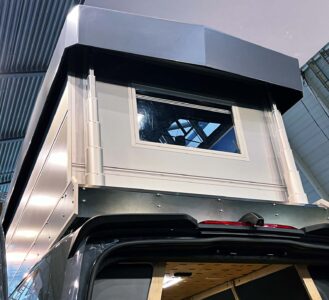 Chaque extrémités dispose d'une fenêtre individuelle, aux beaux jours ces deux parois peuvent être abaissées pour profiter du paysage