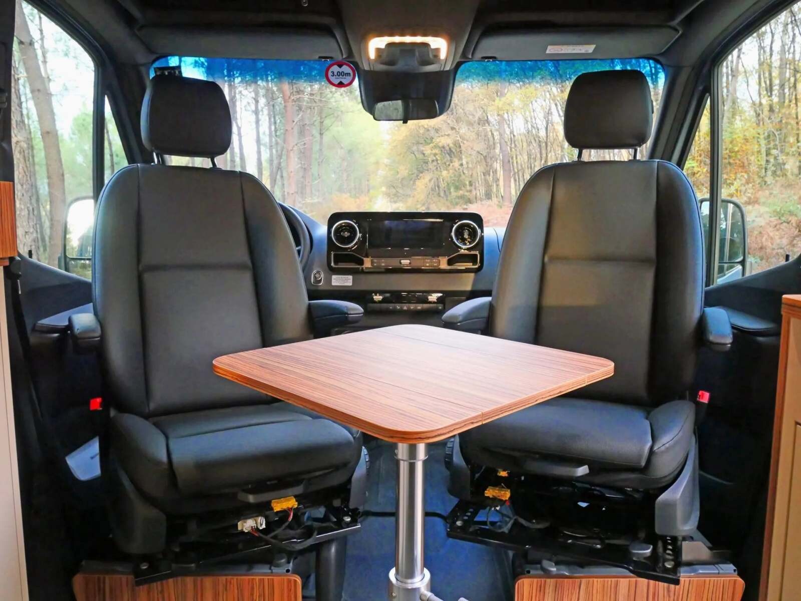 Tout en sobriété, la dinette exploite le confort de la cabine du Sprinter.