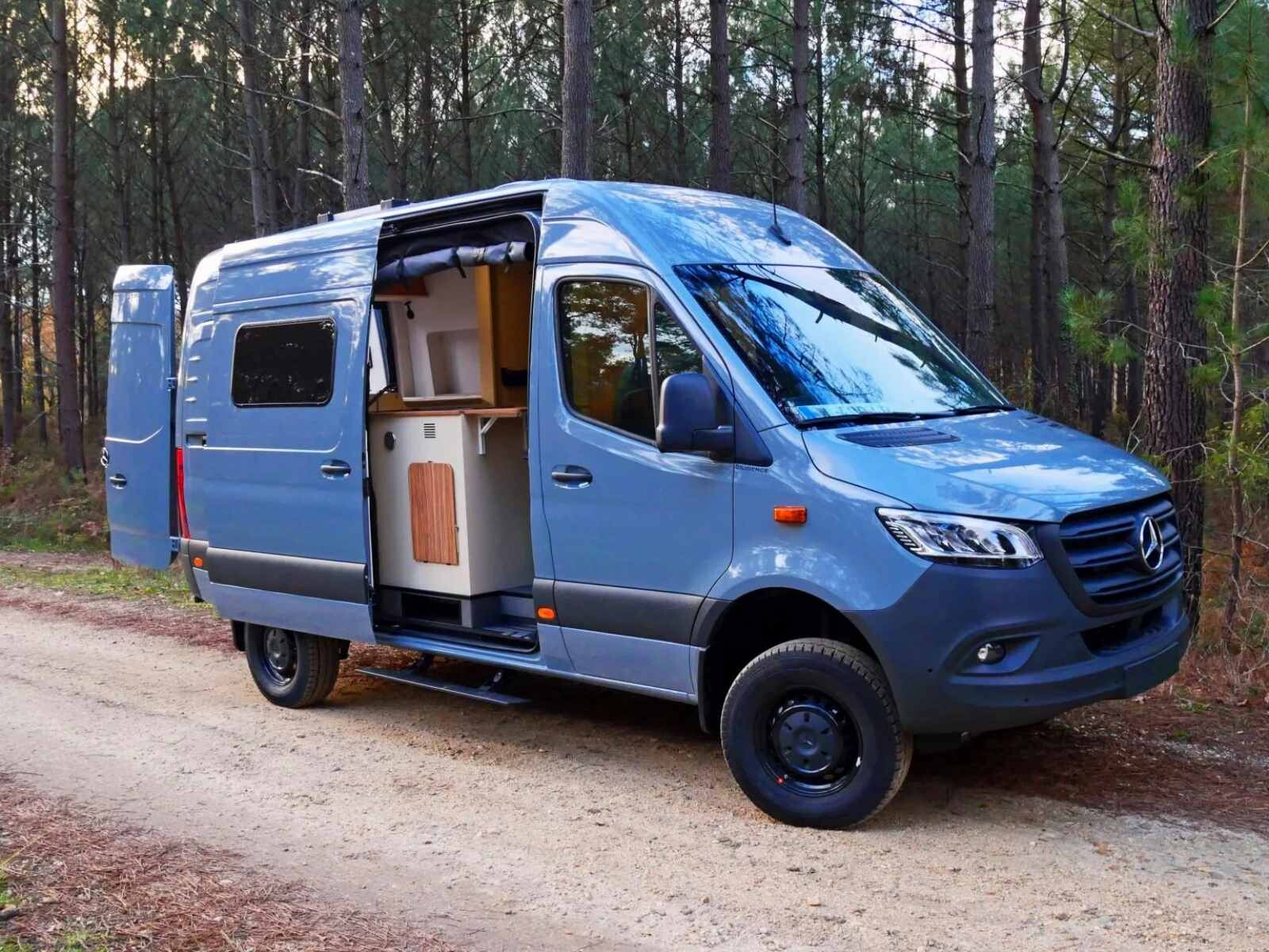 Les propriétaires de ce Sprinter 4x4 ont souhaité un fourgon à leur image : sportif et passe-partout.