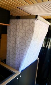 ...et voilà une vraie douche à l'intérieur du fourgon sans occuper l'espace en permanence !