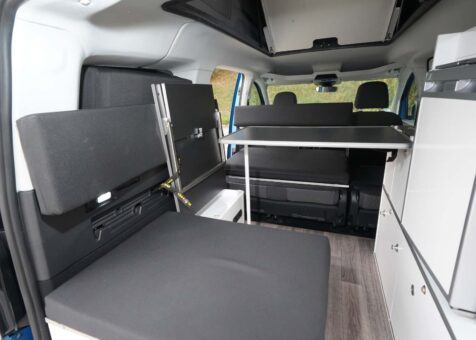 Le sommier en plusieurs partie permet de composer des zones pour s'asseoir.