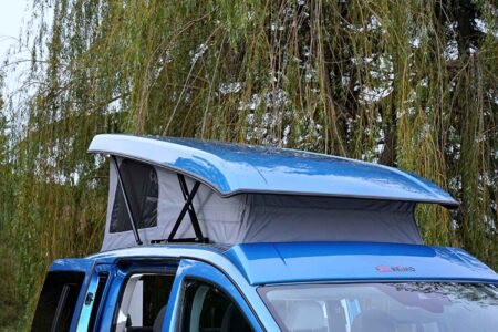 Le Caddy Camp 2 profite du toit Reimo le plus compact du marché.